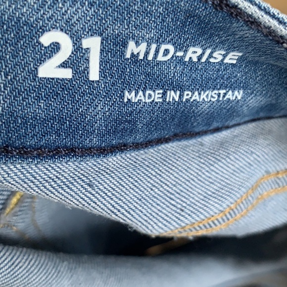 ARIZONA NWT BLUE STRETCH DENIM SHORTS SIZE 21 - Picture 8 of 8